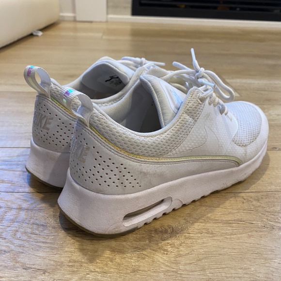 Women’s Nike running shoe - Picture 2 of 4